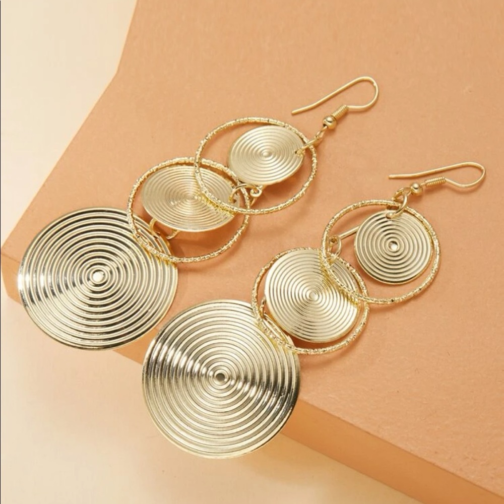 NWOT Round Drop Earrings